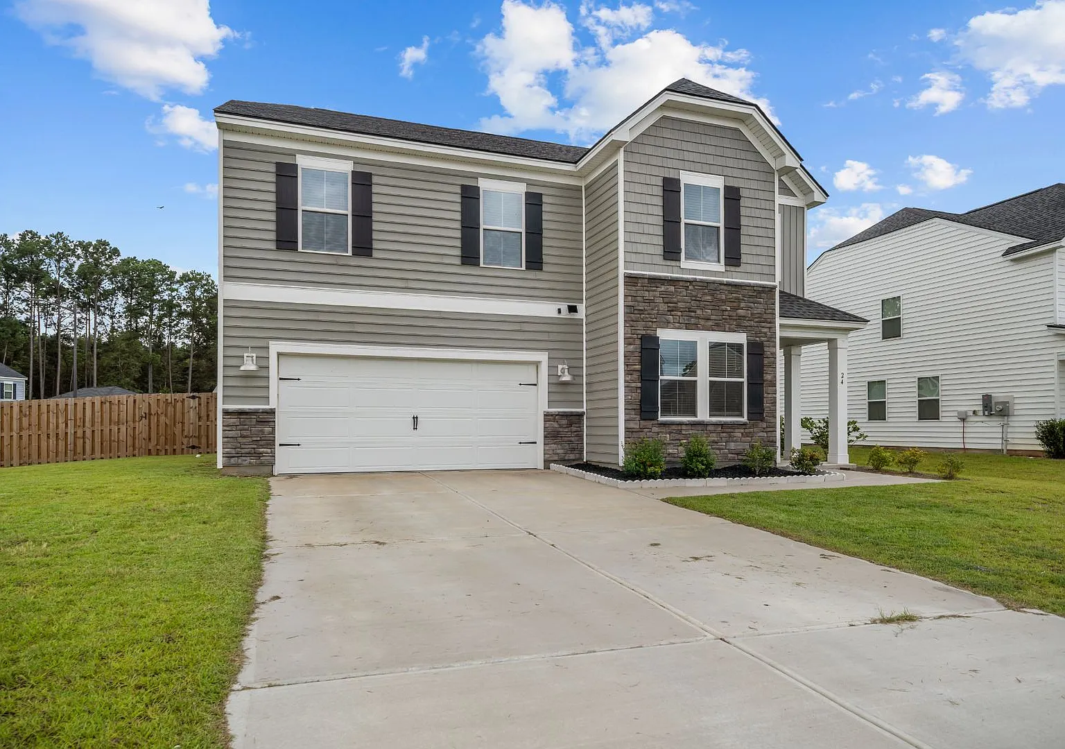 Space to Live, Relax & Enjoy Beautiful 4BR Home in Savannah — Photo 2