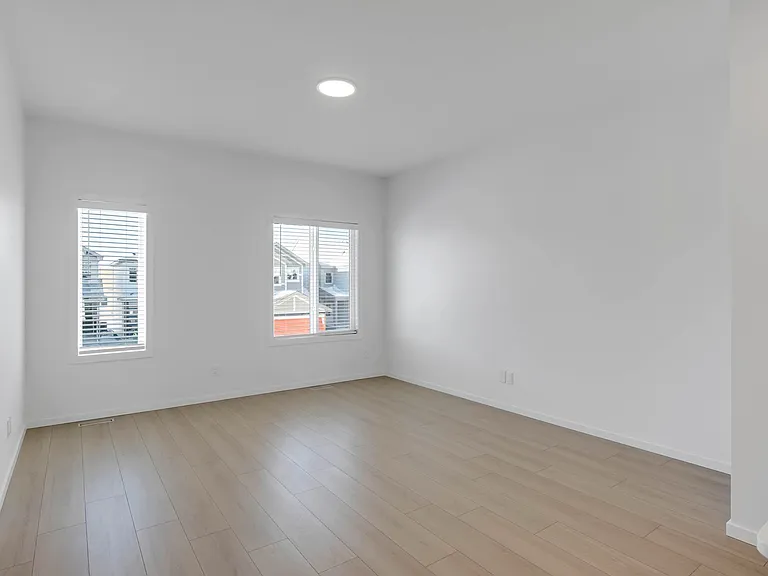 5243 21a Ave SW — Photo 23