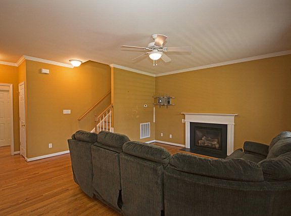 3rd image of 6778 Mann Ave