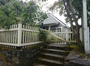 711 N 74th St, Seattle, WA 98103