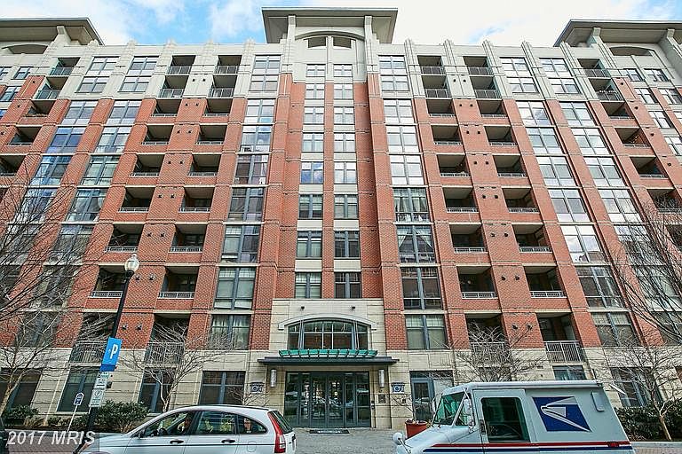 1st image of 1021 N Garfield St APT 846