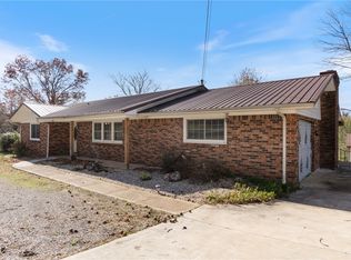 1502 N Springfield St, Berryville, AR 72616