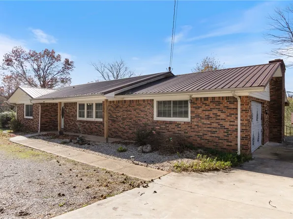 1502 N Springfield St, Berryville, AR 72616