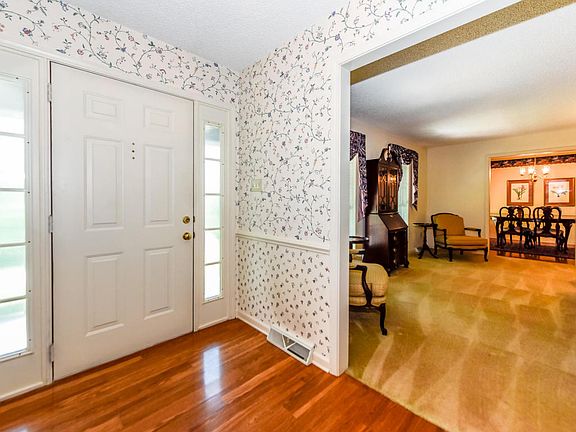 4th image of 2001 Tremont Cir