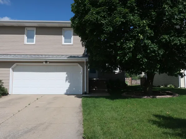 1311 Challis Dr, Bloomington, IL 61704