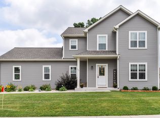 175 N Water Crest Ct, Elkhorn, WI 53121