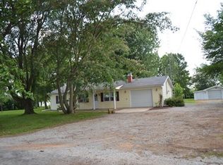 311 N Oak St, Ina, IL 62846