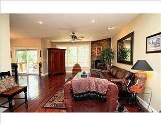 4th image of 11982 Hickory Dr