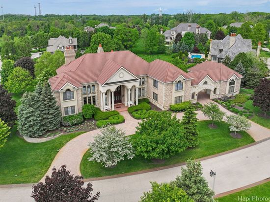 2 Elle Ct, Barrington, IL 60010