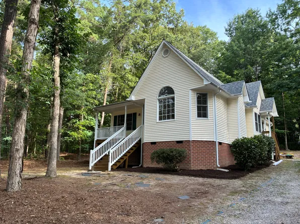 2620 Forest Lake Rd, Chester, VA 23831
