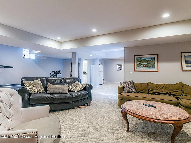 346 South Blvd — Photo 39