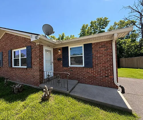 708 Greenbriar Dr Photo 1