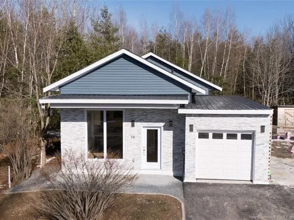 24 Murray Ave, Fredericton, NB E3A 3Y5