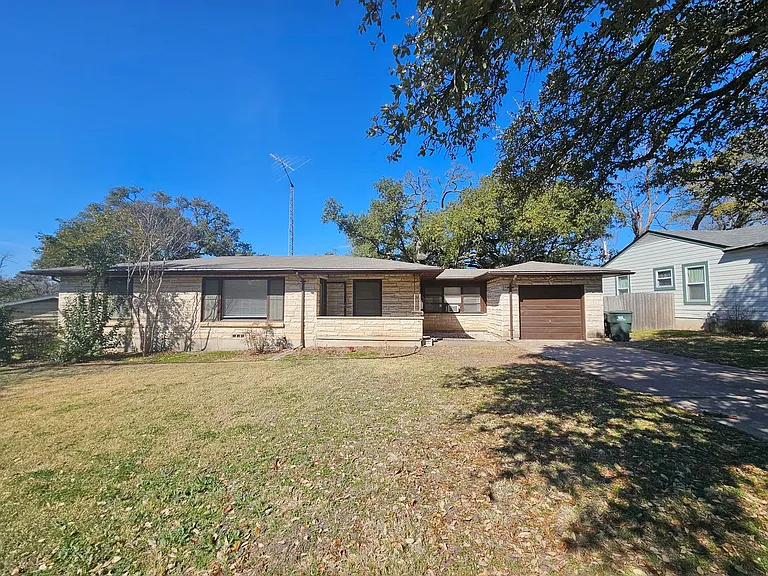 1506 Live Oak Dr — Photo 3
