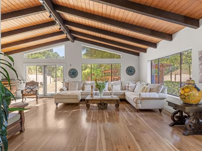 2100 Valley Meadow Dr, Oak View, CA, 93022