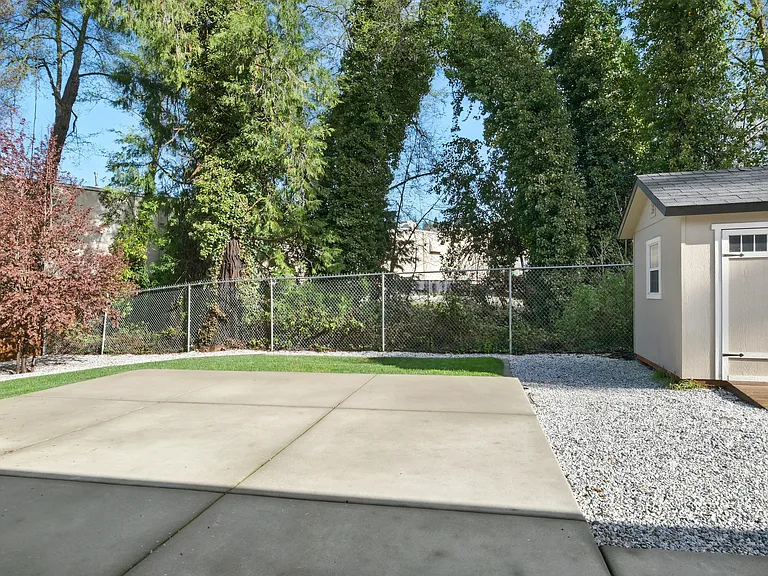 1385 Martin Ln — Photo 26