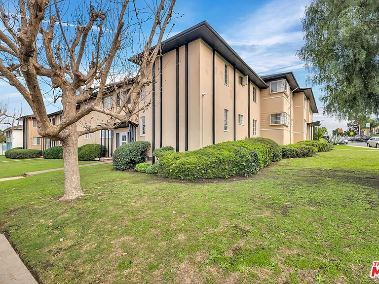 4086 Abourne Rd #A — Photo 36