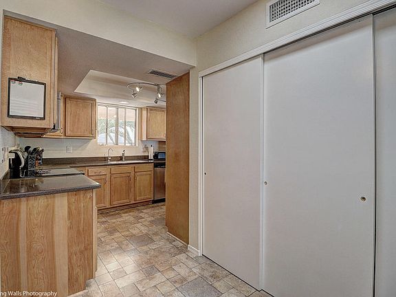 5th image of 26014 S Boxwood Dr