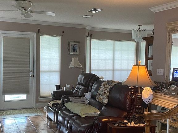 3rd image of 917 W Lakeshore Dr