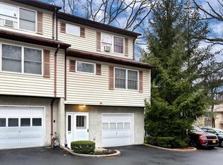 17 Allegra Dr, Valley Cottage, NY 10989