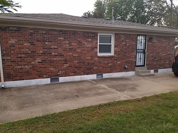 Side house. New Security door.