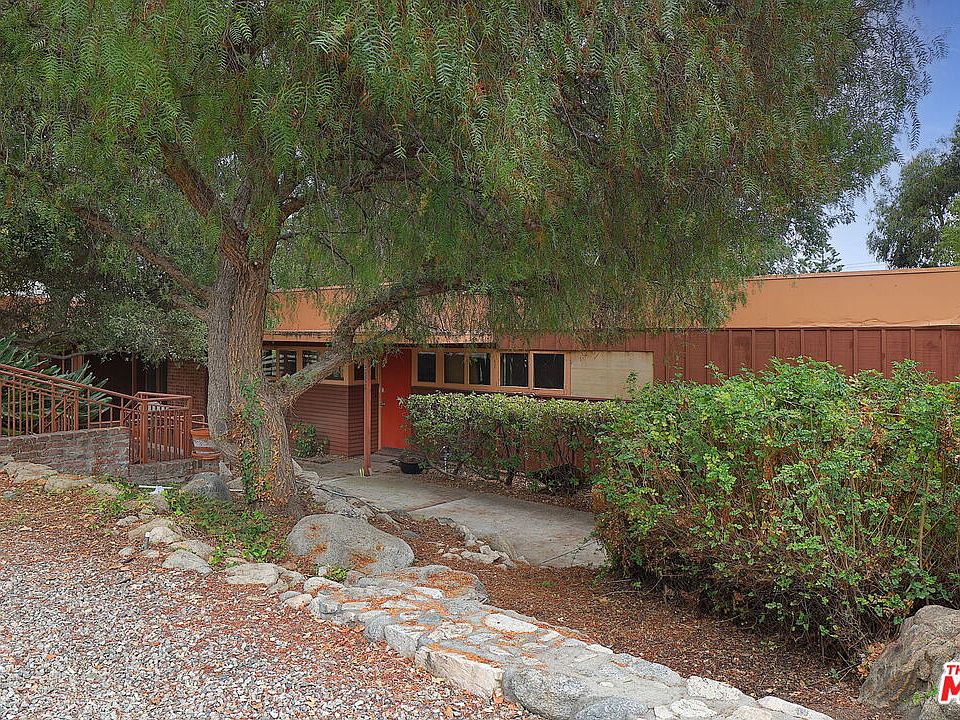 1st image of 2342 Panorama Dr