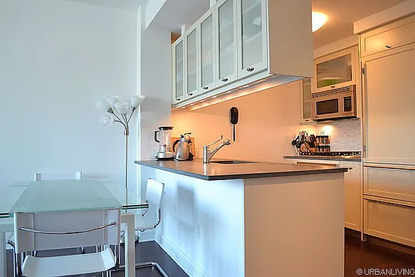 Sold by Urban Living | media 3