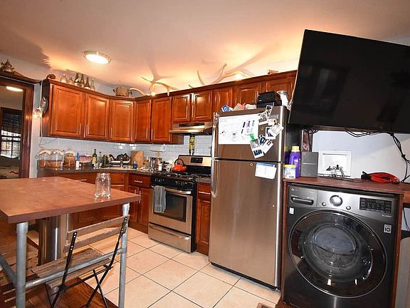 3rd image of 191 Vernon Ave #A