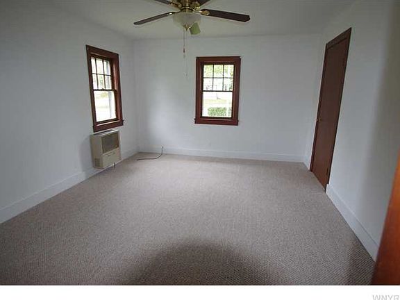 4th image of 6688 Putnam Dr