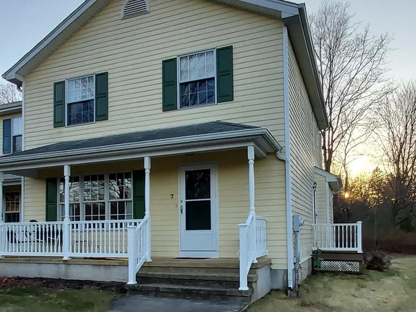 7 Eaton Pl, Hopewell, NJ 08525