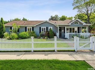 377 Bayview Ave, Merrick, NY 11566