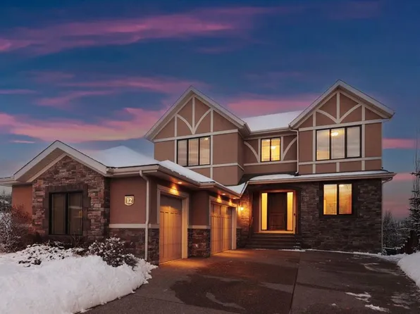 12 W Fortress Ct SW, Calgary, AB T3H 0T8