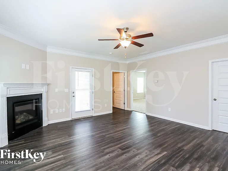 209 Prescott Cir — Photo 2