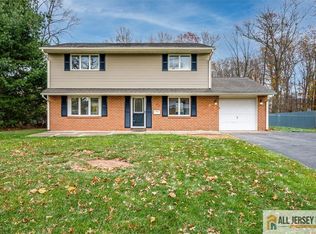 4 Dundee Rd, Kendall Park, NJ 08824
