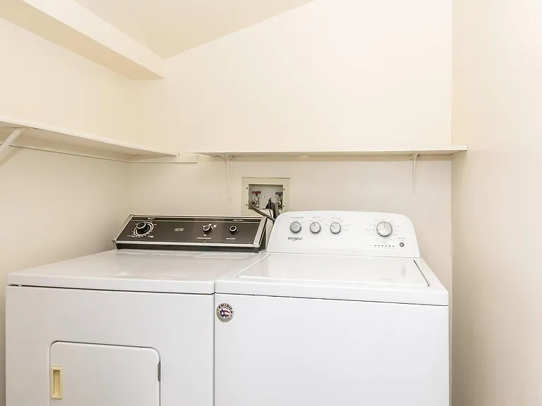 Palm Court Apartment Homes — Photo 28