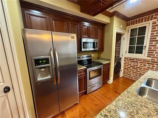 1027 Chartres St #F — Photo 10