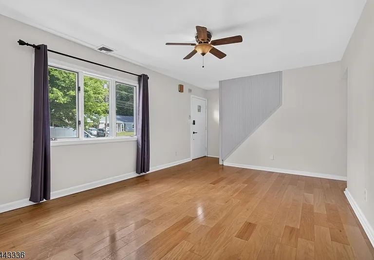 42 Woodcrest Dr — Photo 3