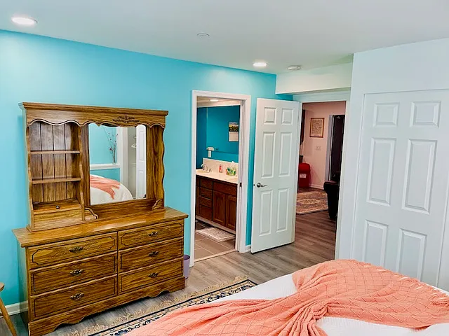 1 bed, 1.5 bath, 1100 sqft, $2,400 — Photo 3