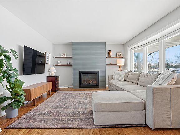 4th image of 1571 Barrington Pl
