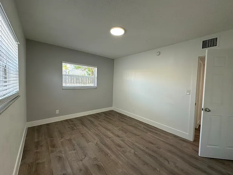 3660 NE 11th Ave #4 — Photo 28