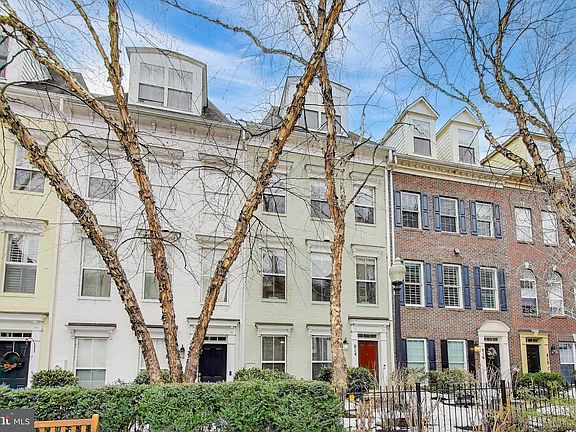 2nd image of 814 Capitol Square Pl SW