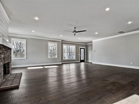3rd image of 1202 N Shady Ln