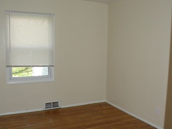 3rd image of 7438 Malibu Dr