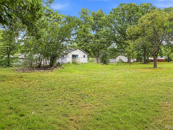 4th image of 1188 Harding Dr