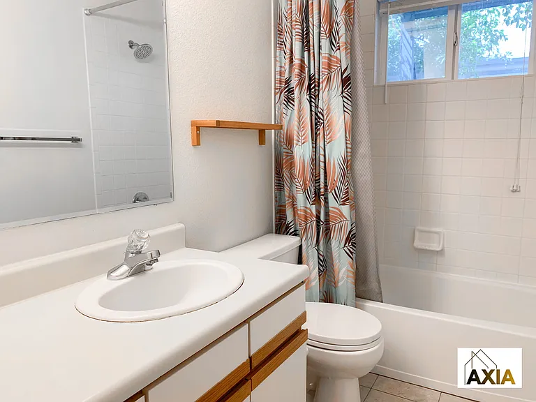 2222 Walnut St #1 — Photo 10