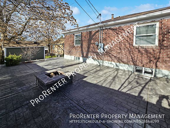 3rd image of 2468 E Redondo Ave