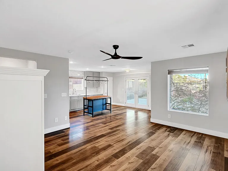 812 Sistine St — Photo 4