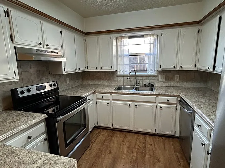2304 NW 75th St — Photo 10