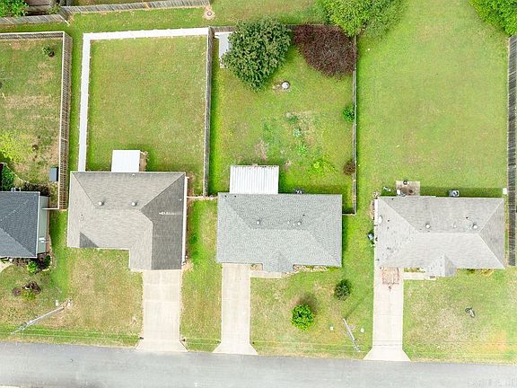 3rd image of 618 Brooke Dr