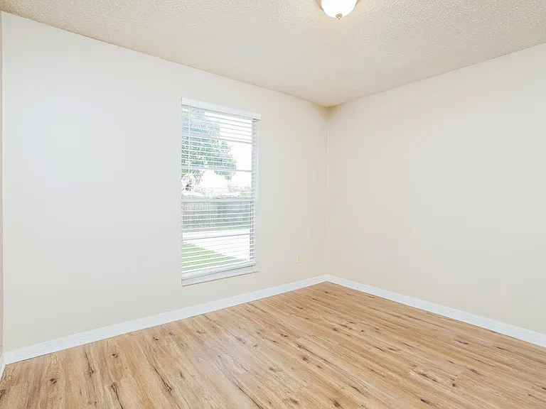 2677 Aberdeen Ct — Photo 15
